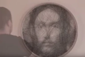 Clip: “Thiên tài” vẽ tranh bằng... chỉ