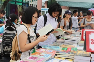 Hội sách Hà Nội, 5 ngày thu 7 tỉ đồng