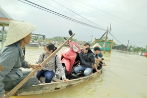 Dịch vụ ăn theo mùa lũ