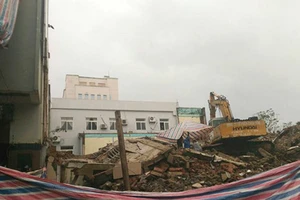 Hiện trường vụ sập trụ sở cũ báo Đà Nẵng, 2 người chết