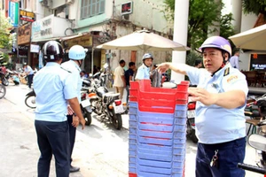 Quận 1 xử nghiêm người lấn chiếm vỉa hè, lòng lề đường