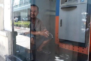 'Độc chiêu' trốn nắng của người dân TP.HCM