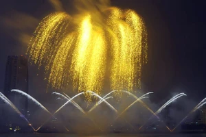 Nhiều cung bậc cảm xúc trong màn pháo hoa của đội Anh