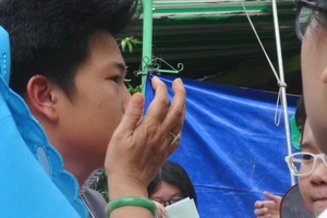 Clip: Học sinh khóc nức nở vì đề toán quá khó