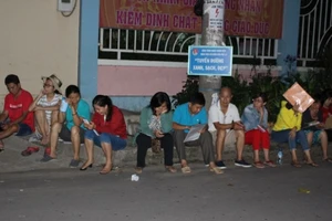 Vụ thức trắng đêm chờ nộp hồ sơ: Hiệu trưởng nói gì?