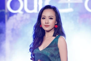 BTV Hoài Anh trình diễn catwalk đầy mê hoặc