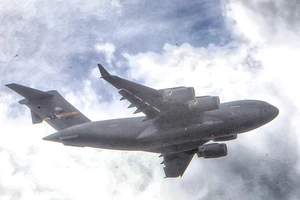 Thêm vận tải cơ C-17 của Mỹ đáp xuống Đà Nẵng