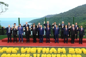 Các lãnh đạo APEC chụp ảnh kỷ niệm
