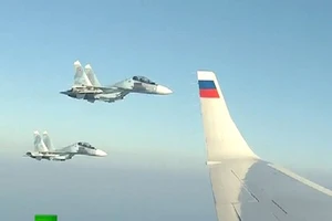 Tiêm kích Su-30SM bảo vệ chuyên cơ chở Putin đến Syria