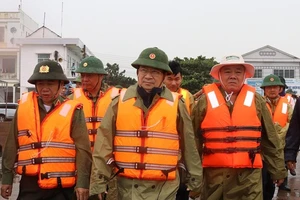 Phó Thủ tướng kiểm tra việc phòng chống bão ở Sóc Trăng