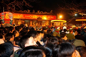 Lắp camera xử lý hành vi phản cảm tại lễ hội Đền Trần