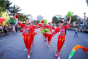 Những 'tiên nữ' xuất hiện trong lễ hội Tết nguyên tiêu 