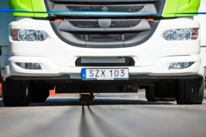 Con đường sạc điện cho ô tô đầu tiên trên thế giới