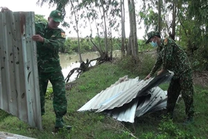 9 căn nhà bị mưa dông lốc làm tốc mái 