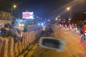 Tông vào dải phân cách, một nam thanh niên tử vong