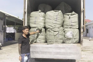 Long An: Bắt xe tải chở hàng hóa không rõ nguồn gốc 