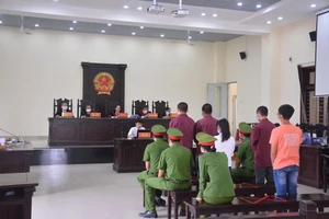 Lưu hành tiền giả, sáu đối tượng lãnh án 54 năm tù