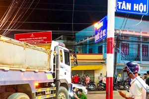 Một phụ nữ bị xe ben cán tử vong ở Long An