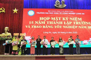 Kỷ niệm 15 năm thành lập Trường Đại học Kinh tế Công nghiệp Long An
