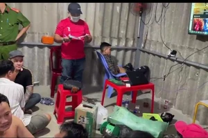 Bắt 5 đối tượng đá gà qua mạng