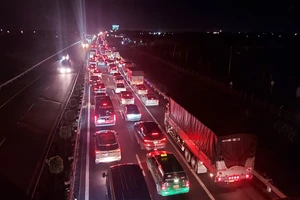 Va chạm liên hoàn, cao tốc TP.HCM- Trung Lương ùn ứ gần 10km