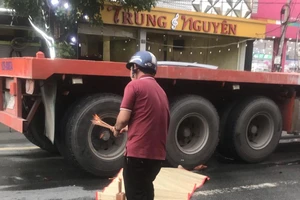 Va chạm với xe container, 1 phụ nữ tử vong tại chỗ