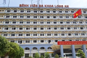 Nhóm 6 người xông vào khoa cấp cứu bệnh viện Long An tấn công người bệnh