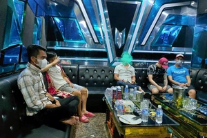 Long An: Công an bắt quả tang 26 nam, nữ đang sử dụng ma túy trong quán karaoke