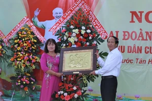 Phó thủ tướng Chính phủ Lê Văn Thành dự ngày hội đại đoàn kết tại Long An