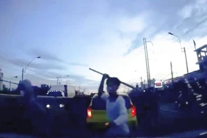 Bắt nhóm người chặn ô tô, chém tài xế trọng thương trên quốc lộ 1 ở Long An