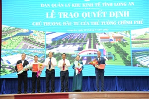 Trao Quyết định chủ trương đầu tư 4 dự án với tổng kinh phí gần 23 ngàn tỉ đồng