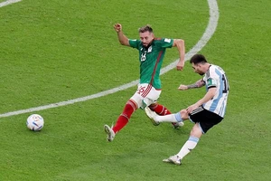 Xem khoảnh khắc thiên tài Messi ghi bàn vào lưới Mexico