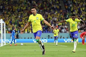 Xem cú vô lê tuyệt đẹp của Casemiro giúp Brazil thắng Thụy sĩ 1-0