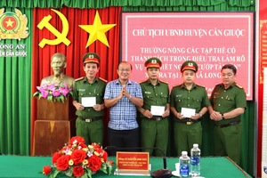 Thưởng nóng lực lượng phá nhanh vụ án sát hại chủ quán cà phê ở Long An