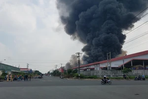 Vẫn tìm nạn nhân mất tích trong vụ cháy trong khu công nghiệp ở Long An