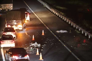 Nhiều trường hợp cố tình chạy xe máy ngược chiều trên cao tốc TP.HCM - Trung Lương