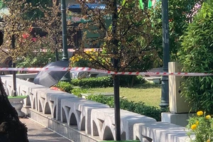 Một phụ nữ bán vé số nghi bị sát hại ở công viên