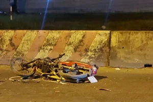 2 xe máy tông trực diện trên quốc lộ 1, khiến 3 người bị thương