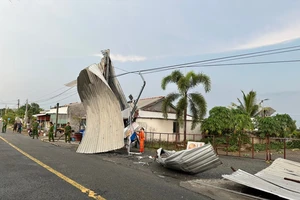 83 căn nhà ở Tiền Giang bị tốc mái