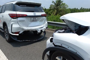 Va chạm liên hoàn giữa 3 ô tô trên cao tốc TP.HCM - Trung Lương, khiến giao thông ùn ứ kéo dài