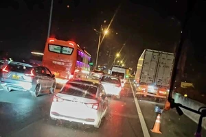 Đi xe máy lên cao tốc TP.HCM – Trung Lương, người đàn ông va chạm với xe đầu kéo trọng thương