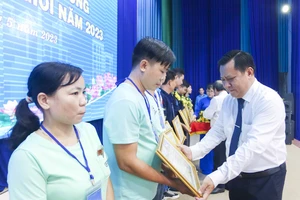 Long An: Tuyên dương, khen thưởng 300 công nhân, lao động giỏi năm 2023