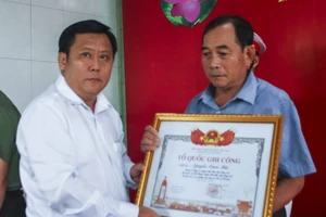 Trao bằng tổ quốc ghi công