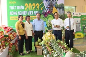 Bộ Trưởng Bộ Nông nghiệp và Phát triển nông thôn - Lê Minh Hoan tại diễn đàn. 