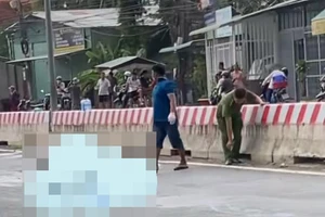 Nam thanh niên điều khiển xe máy va vào dải phân cách tử vong