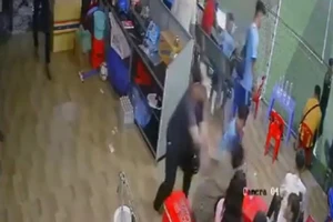 Bốn nghi can dùng dao tấn công thanh niên ở sân bóng ra đầu thú