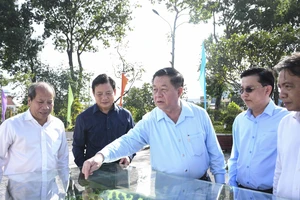 Trưởng Ban Tuyên giáo Trung ương Nguyễn Trọng Nghĩa làm việc tại Long An