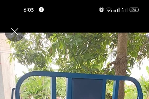 Kẻ trộm lấy xe ba gác, cột cửa trước khi tẩu thoát