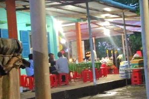 Gia đình lo đám tang cho ông M