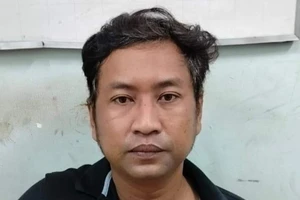 Đang trốn truy nã tiếp tục trộm cắp